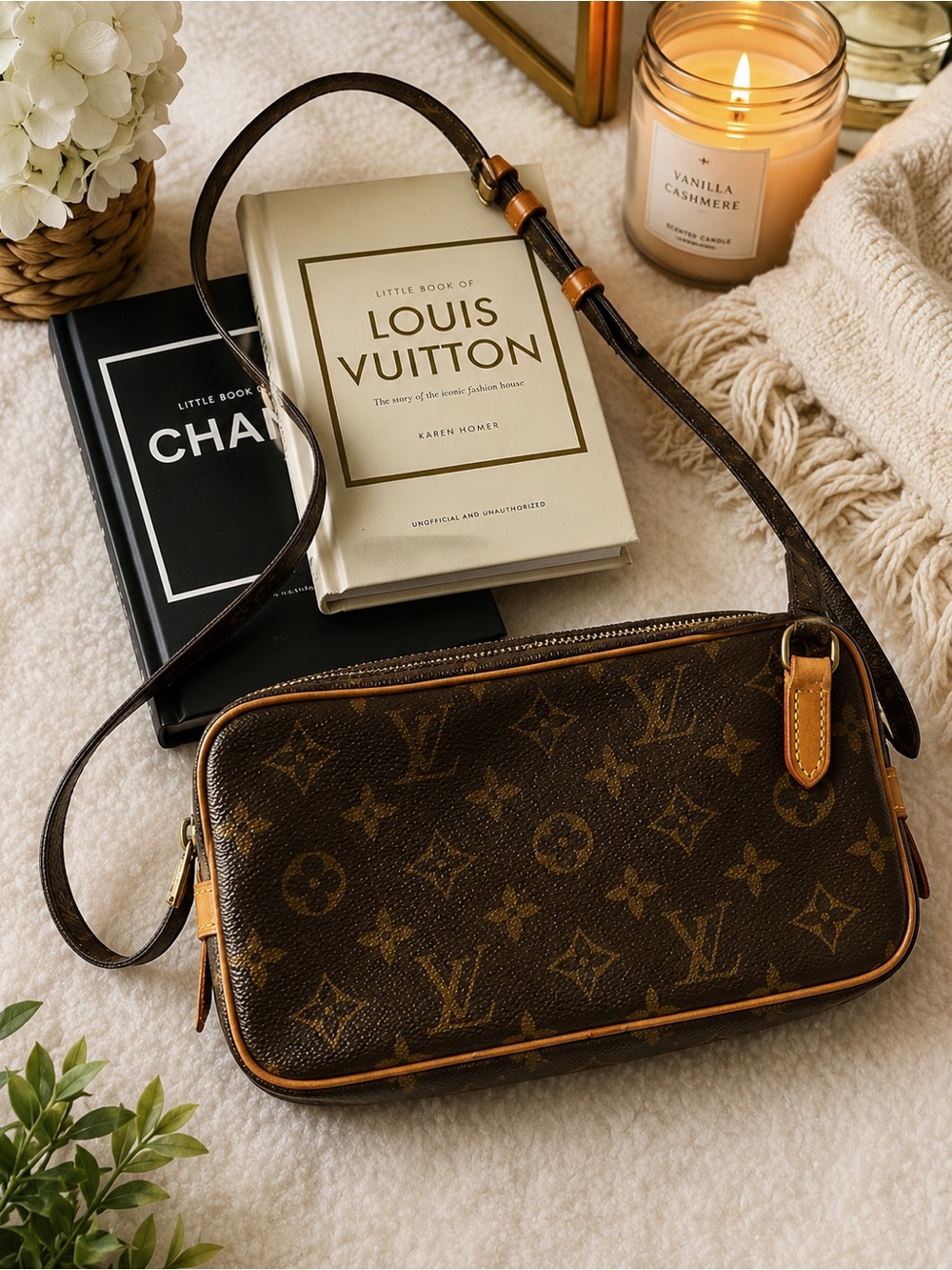 Authentic Louis Vuitton Vintage Monogram Crossbody Bag France Date Code Present